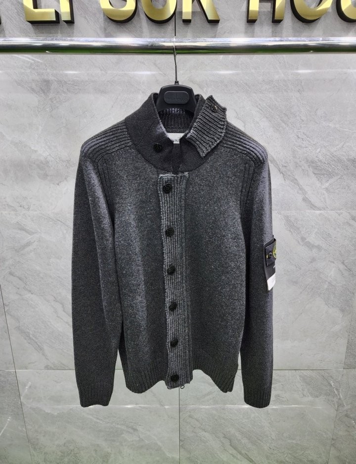 스톤아일랜드 24FW 와펜패치 버튼 집업 가디건