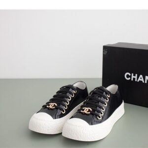 샤넬 [Chanel] 수입고급 샤넬 CC로고 화이트 금장 팬던트 플랫폼 스니커즈