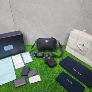 프라다 브리크 리나일론 사피아노 가죽백