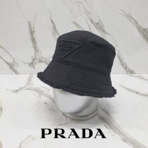 프라다 자수 로고 버킷햇