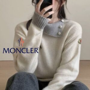 몽클레어 언발넥 버튼 니트