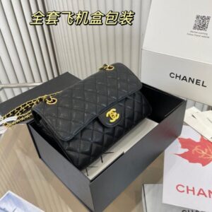 샤넬 클래식 미듐 램스킨 금장