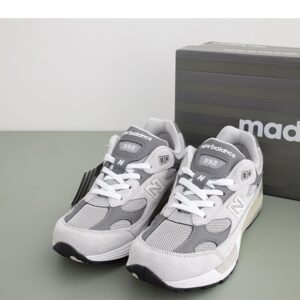 뉴발란스 992 메이드 인 USA 그레이