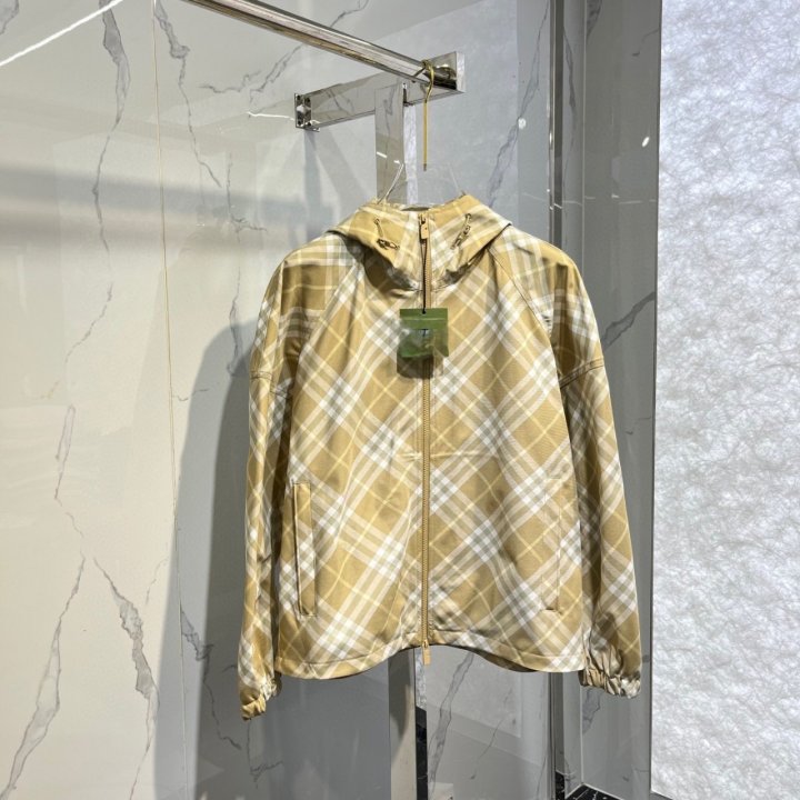 버버리 25SS 체크 자켓