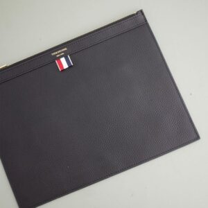 톰브라운 [Thom Browne] 블랙 페블 도큐멘트 폴리오 클러치