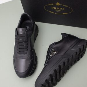프라다 [PRA**DA]  프락스 리나일론 & 브러쉬드 레더 스니커즈