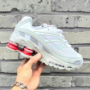 나이키 X 슈프림 샥스 화이트