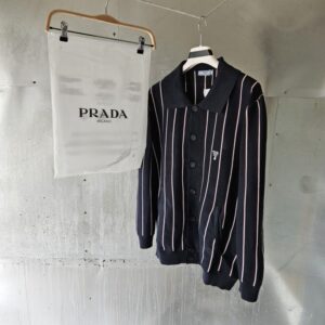 프라다 스트라이프 가디건