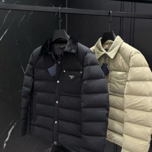 프라다 삼각 칼라 와일드 구스 패딩 자켓
