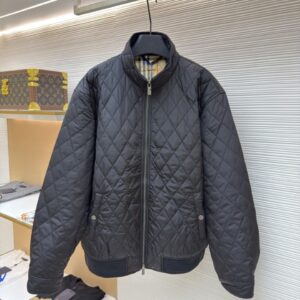 버버리 B001 (최상위버전) 퀼팅 자켓 입고