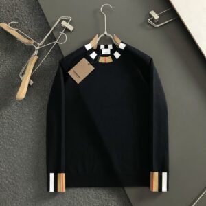 버버리 신상 배색포인트 양모라운드 니트