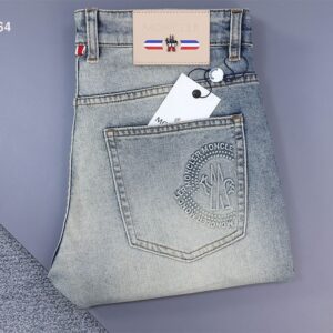 몽클레어 그레노블 엠보로고 워싱 데님 팬츠