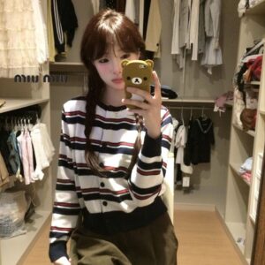 미우미우 스트라이프 단가라 라운드 니트 가디건