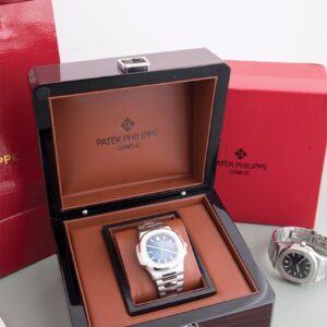파텍필립 [Patek Philippe] 노틸러스 실버 다이얼