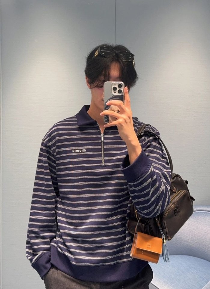 미우미우 스트라이프 지퍼 폴로 셔츠