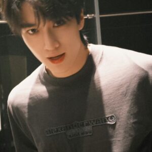 알렉산더왕 자수로고 패치 티셔츠