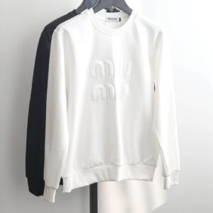 미우미우 [MIU MIU] 레터링 로고 패치 크루넥 맨투맨