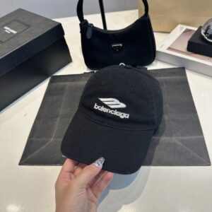 발렌시아가 클래식 자수 패턴 모자