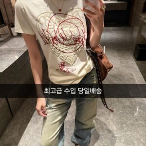 비비안 하트 그래픽 반팔티