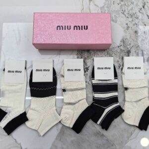 미우미우 블랙 & 화이트 5종 반목 양말