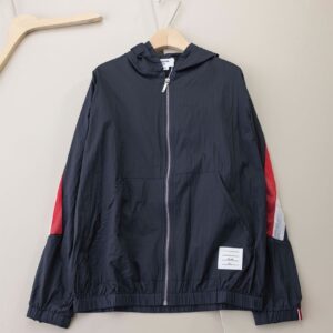 톰브라운 [Thom Browne] 3선 양팔후드선 바람막이