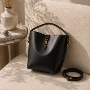입생로랑 [YSL] 수입프리미엄급 생로랑 유광 가죽 소재의 LE 37 라지