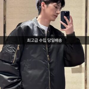 루이비통 크롭드 보머 재킷