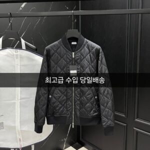 버버리 퀄팅 나일론 봄버 자켓