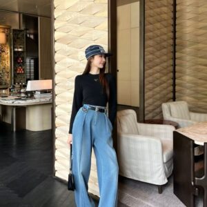 프라다 신상 여성 벨트삼각와펜로고 와이드 데님