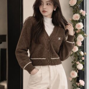 셀린느 브이넥 배색 라인 가디건