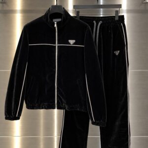 프라다 2026 FW P 벨벳 삼각로고 하프 셋업