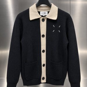마르지엘라 26fw MM6 배색 카라 니트 가디건